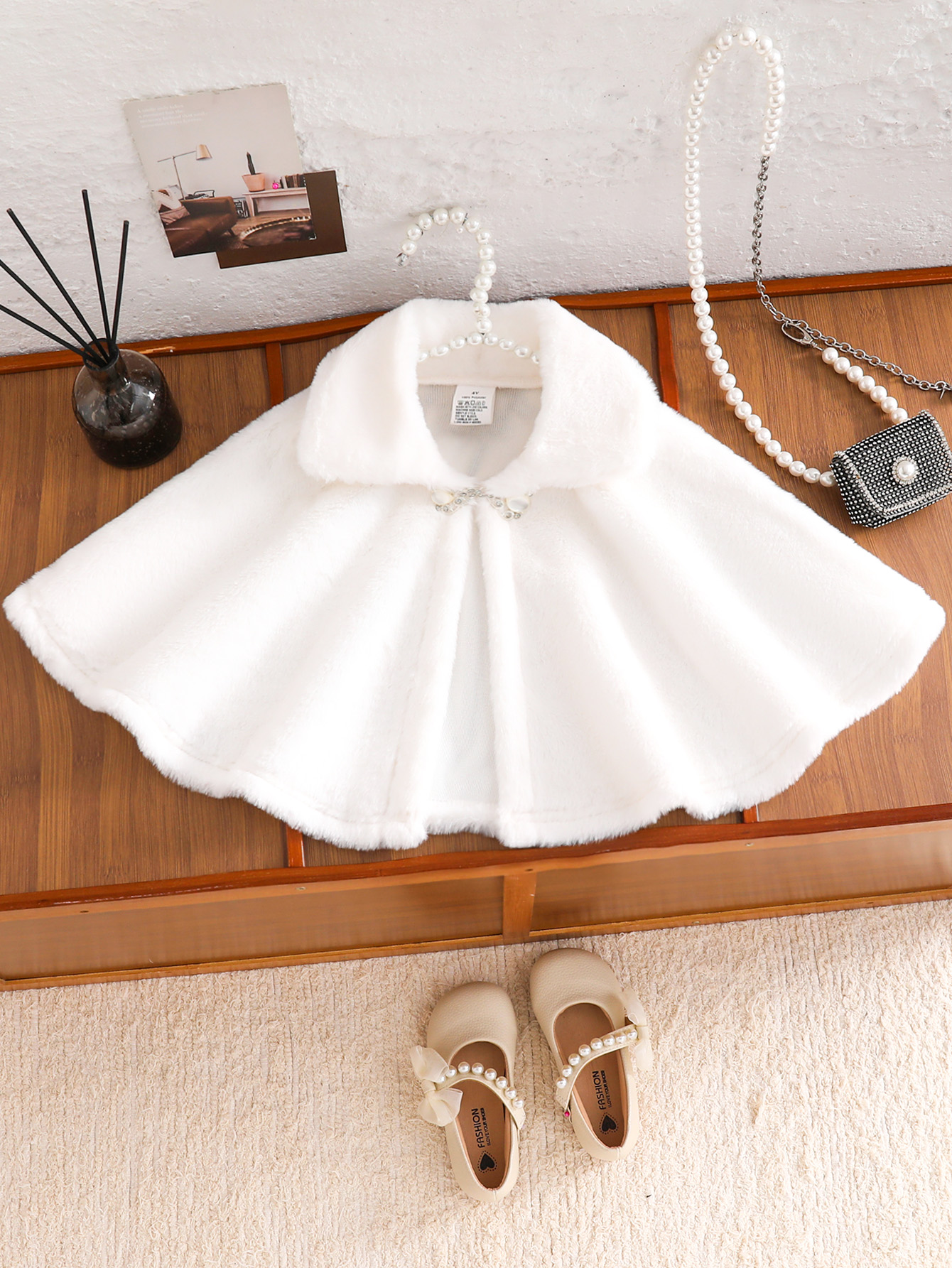 A Warm White Princess Shawl Ca - Winter Clothing Activity avaliação e preço