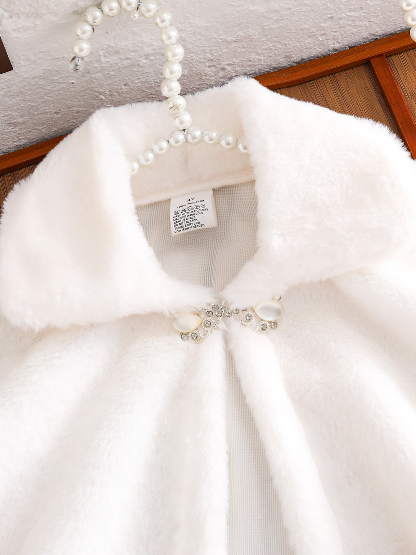 A Warm White Princess Shawl Ca - Winter Clothing Activity avaliação e preço